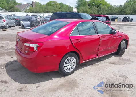 2014 Toyota Camry Hybrid Le/Se Limited Edition/Xle z USA, uszkodzony, nr VIN 4T1BD1FK1EU118887